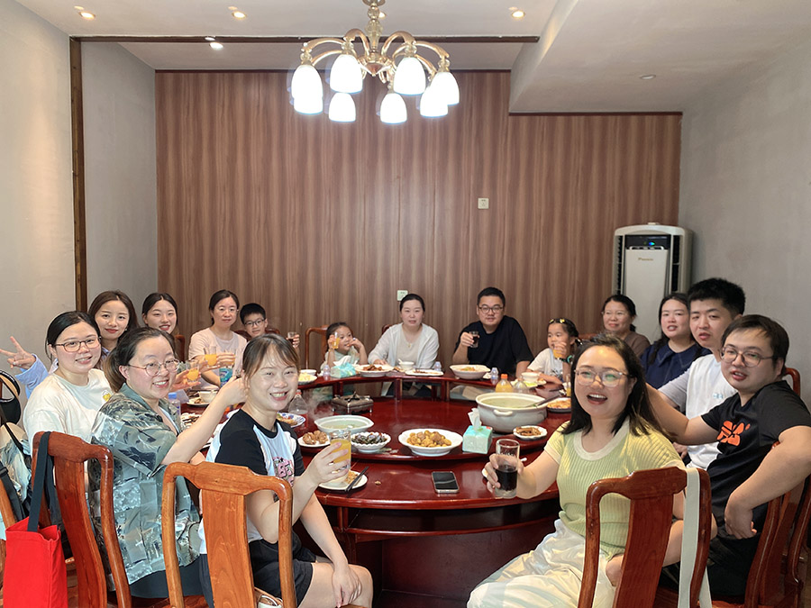 夏天的快乐是什么？当然是玩水啊！ ——英睿猎头溧阳漂流团建